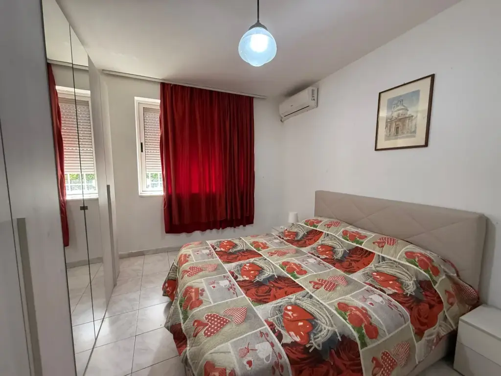 Jepet me qera apartament 1+1 te Vasil Shanto