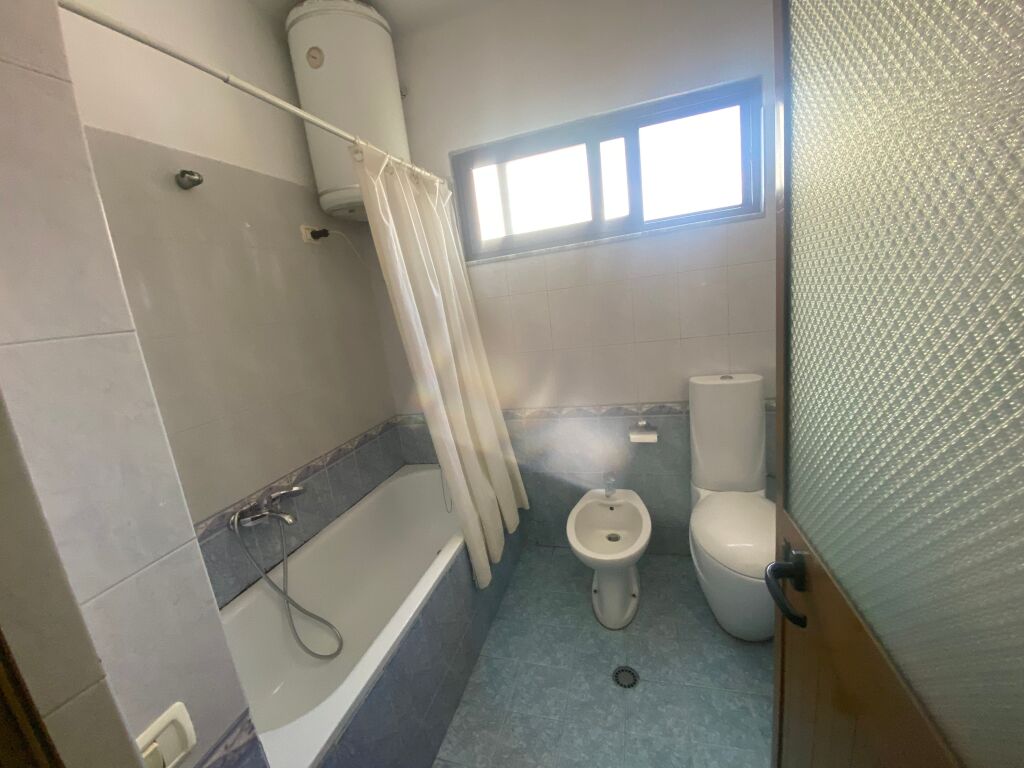 Apartament 2+1 per qera perballe me Shkollen E Bashkuar !