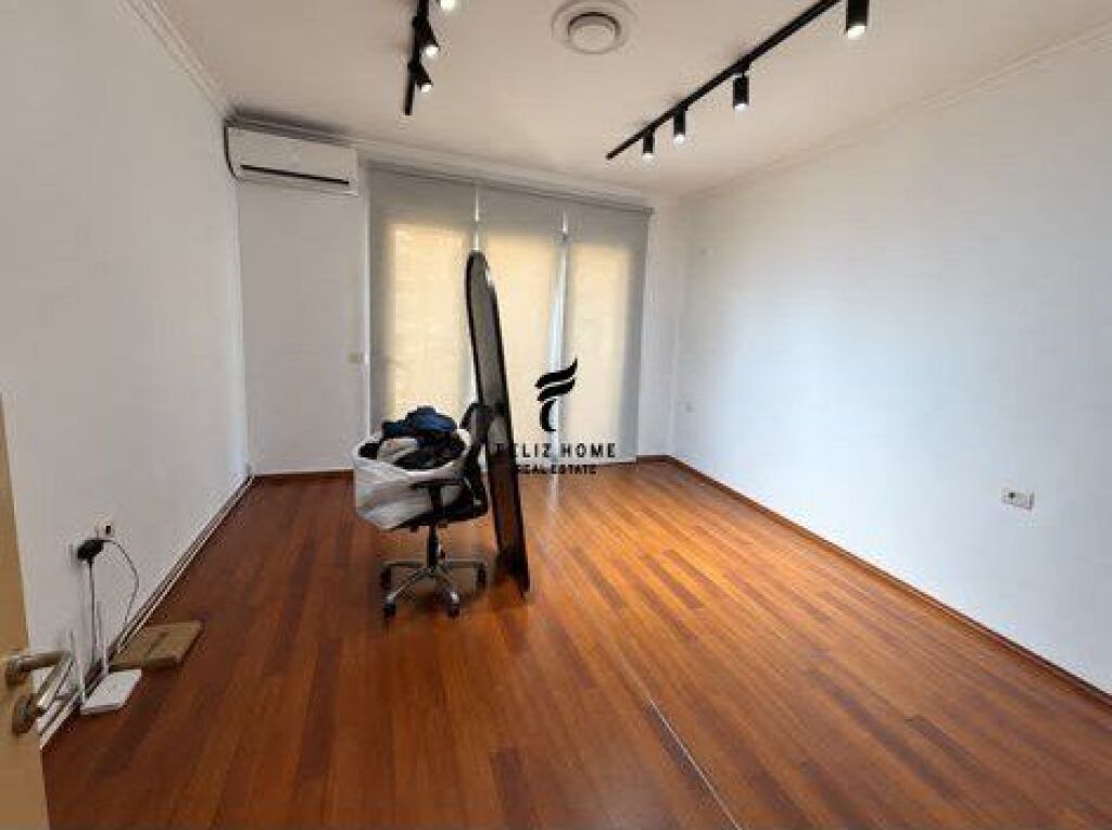 APARTAMENT ME QERA 3+1+2 5 MAJI 100.000 LEKE FH-91793