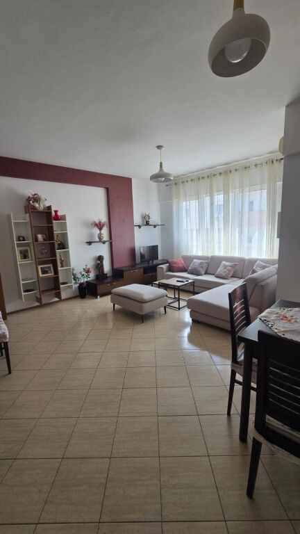 Jepet Me Qera Apartament 2+1+1 Ballkon