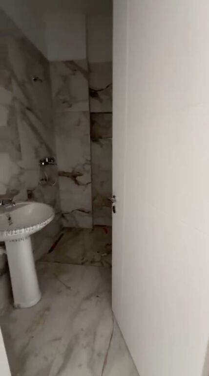 Shitet Apartament kamez 121.000€