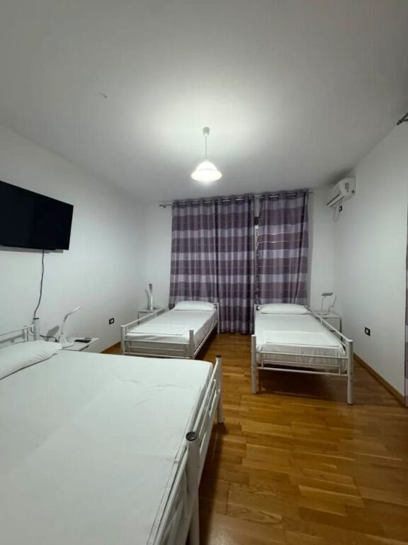 AFFITTASI   4 MONOLOCALI DI UNA VILLA SU 2 PIANI  Sheshi Shtraus Xhamllik