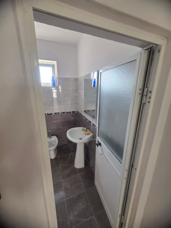 🏡 VENDESI APPARTAMENTO 2+1 + BALCONE – VICINO OSPEDALE, DURRËS