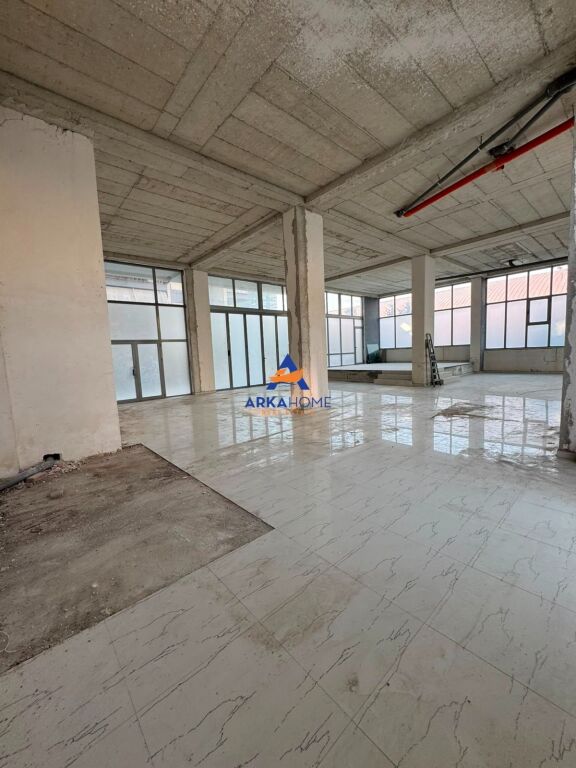 OKAZION!!! SHITET AMBIENT BIZNESI 250 M2 "LIQENI ARTIFICIAL" CMIMI I DISKUTUESHEM