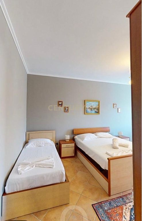 Shiten dy apartamente 1+1 – Pista Iliria, Durrës!