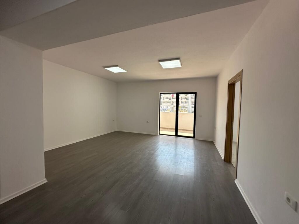 🏢Rruga 5 Maji,jepet me qera ambient per zyra,me siperfaqe 96m2 ,bosh.45,000Leke