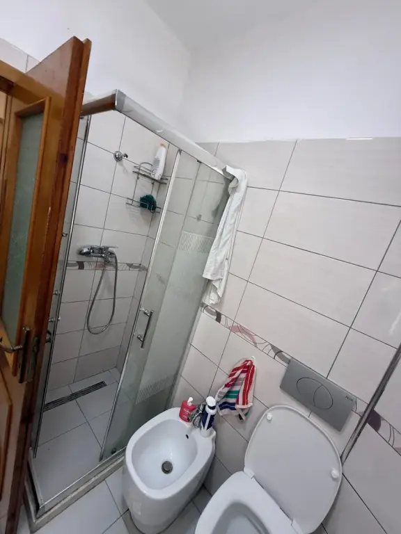 Jepet me qera apartament 1+1 te Vasil Shanto