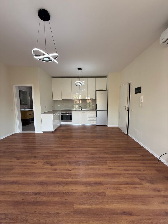 Apartament ne shitje 1+1,Shkolla e kuqe