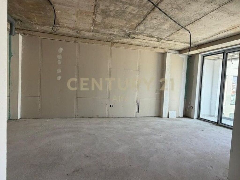 🏙️ **SHITET APARTAMENT 1+1 – GOLDEN GATE, PRANË MATERNITETIT TË RI**