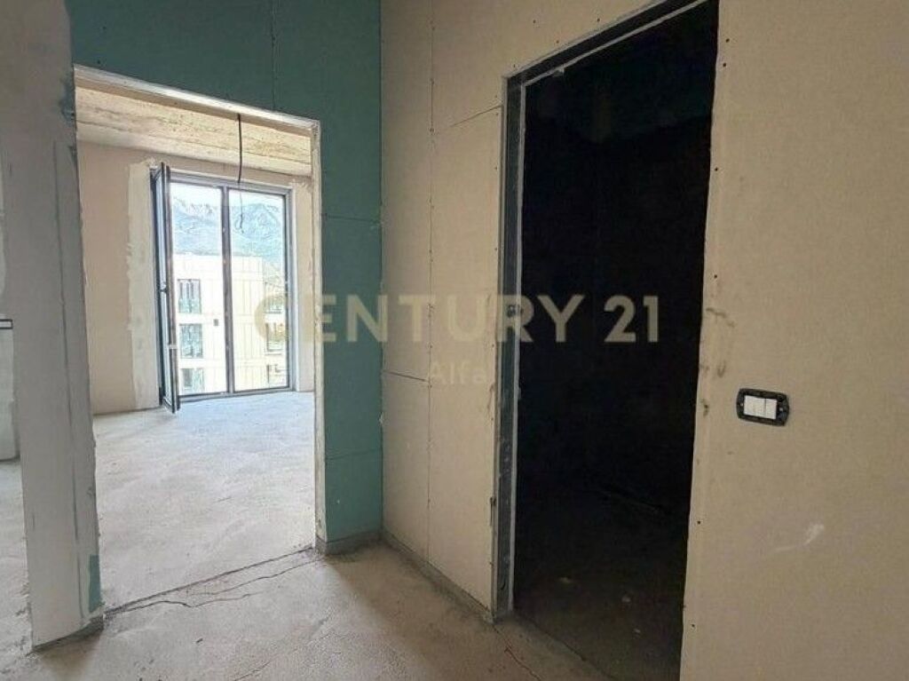 🏙️ **SHITET APARTAMENT 1+1 – GOLDEN GATE, PRANË MATERNITETIT TË RI**