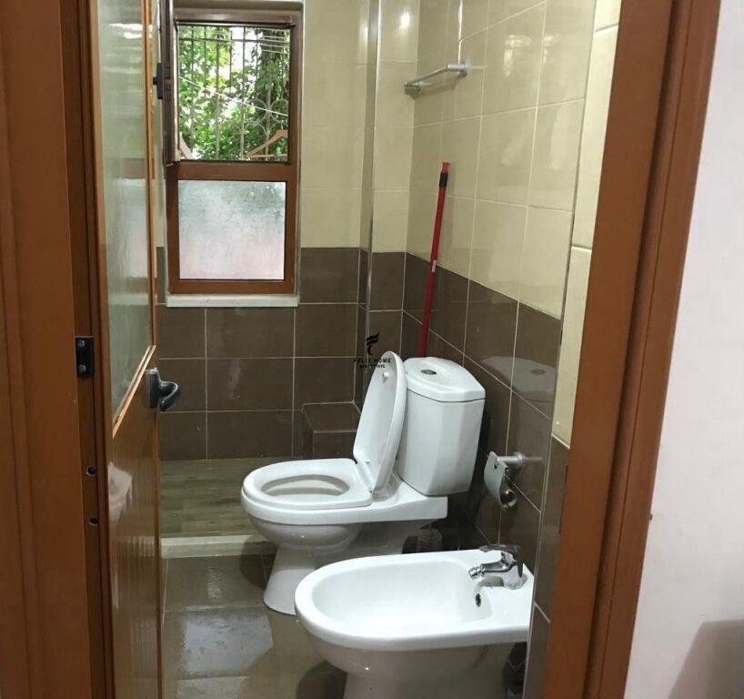 APARTAMENT ME QERA 1+1 RRUGA IRFAN TOMINI 55.000 LEKE FH-91779