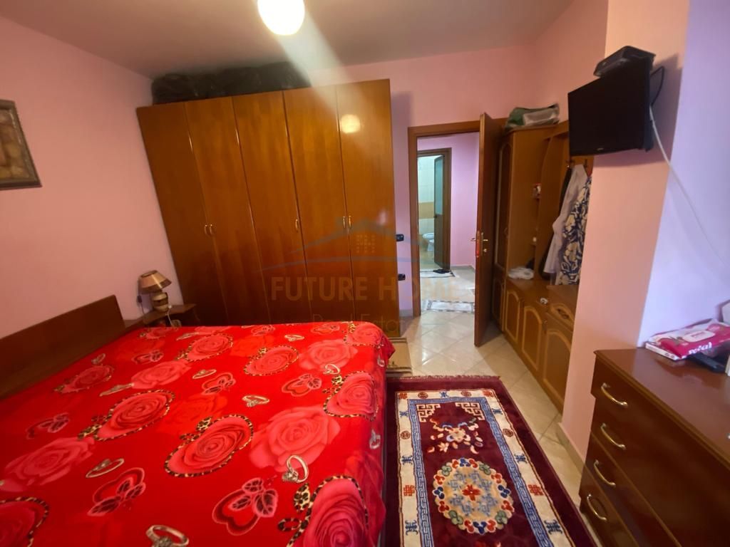 Shitet , Apartament 2+1+2, Ish Tregu Elektrik , Tirane . Empire73700