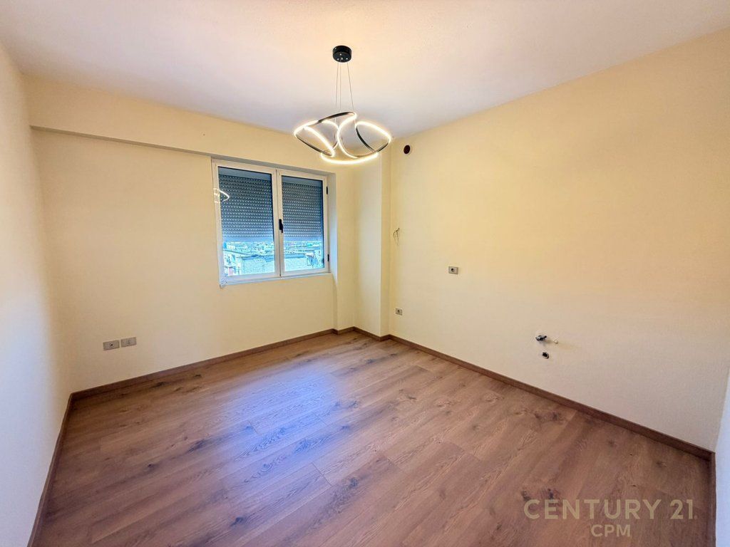 SHESIM APARTAMENT 3+1+2 PRANE STACIONIT TE FUNDIT TE TIRANES SE RE!!! Çmimi sipas kërkesës