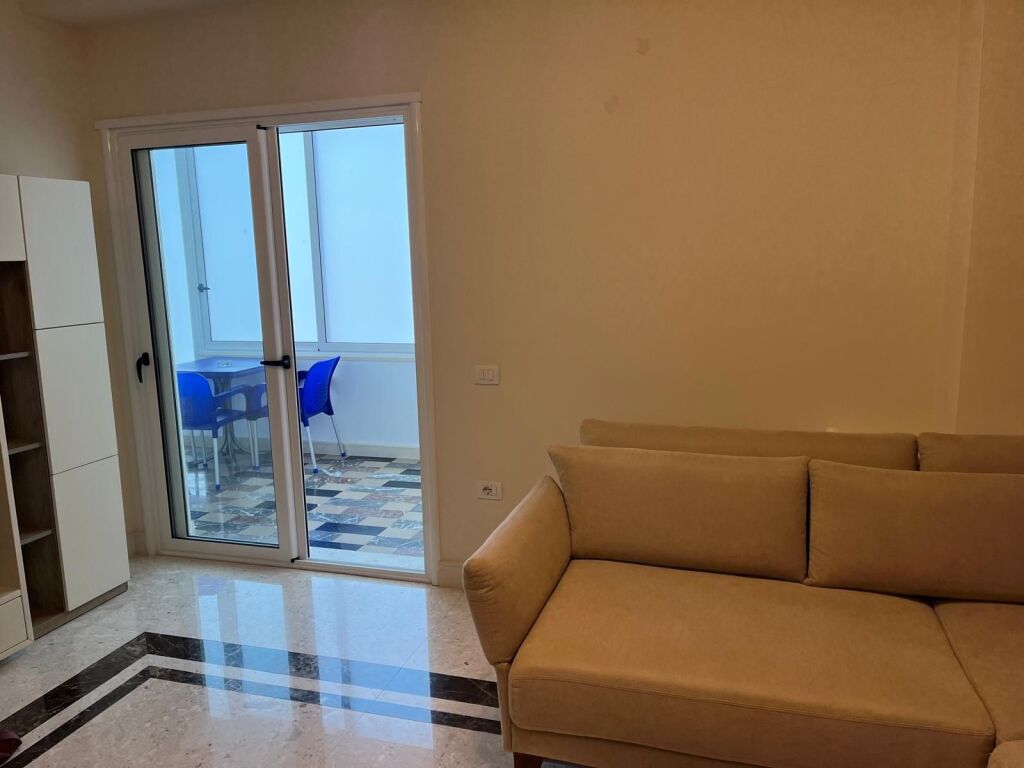 APARTAMENT 1+1 ME QIRA VJETORE | LUNGOMARE, VLORË 🌊🏡