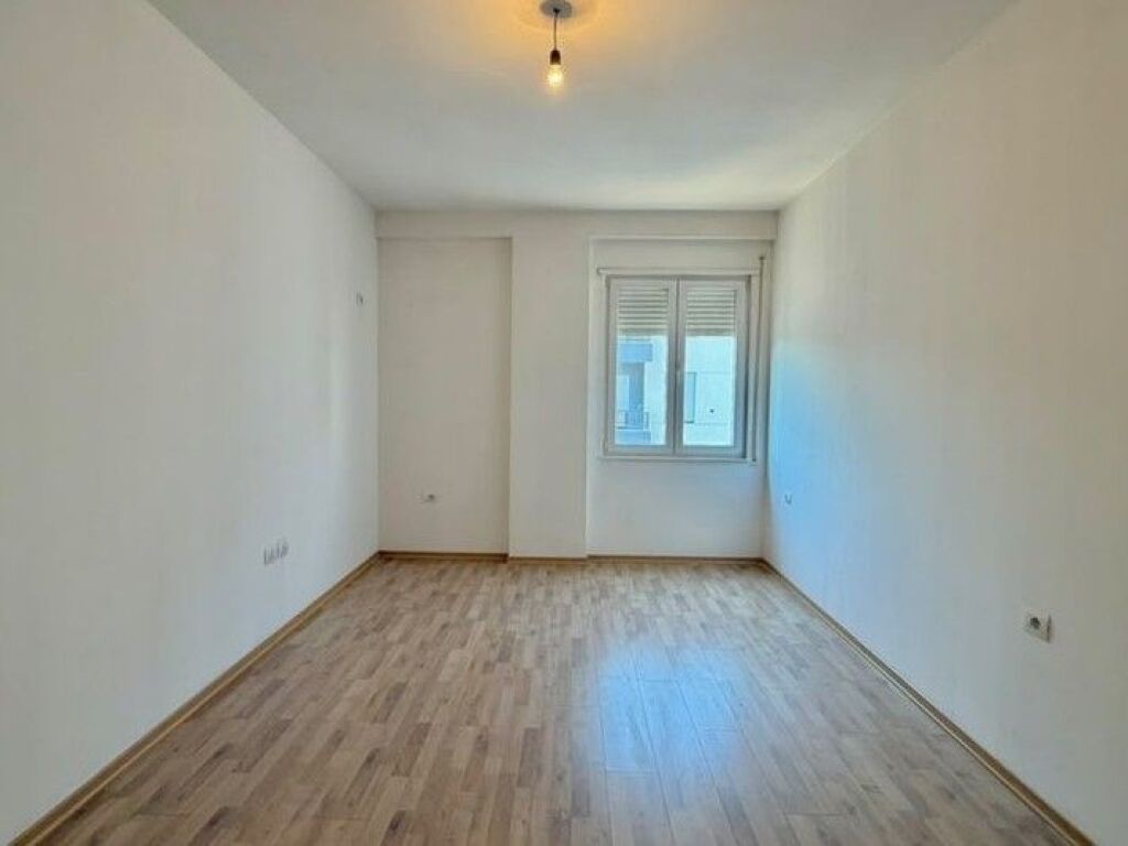🏡 **SHITET APARTAMENT 1+1 – KINOSTUDIO, TIRANË**