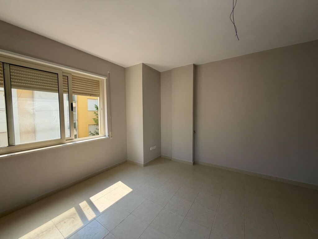 Shitet Apartament 1+1