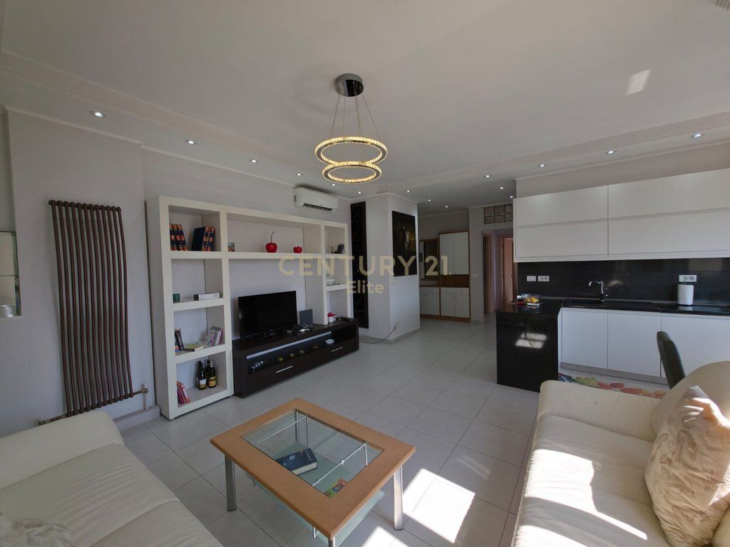 Apartament 2+1 + post parkimi me cmim ekstra me qira tek Tregu Elektrik!