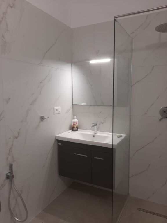 Apartament 2+1 me qera ne Astir