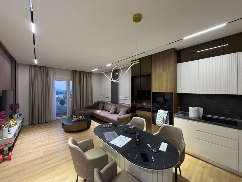 Shitet Apartament 2+1+2 + Garazhd ne Kavaje