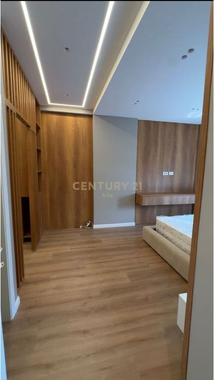 Shitet apartament 2+1+2 tualete tek Kompleksi Xheluks prane Xibrakut!