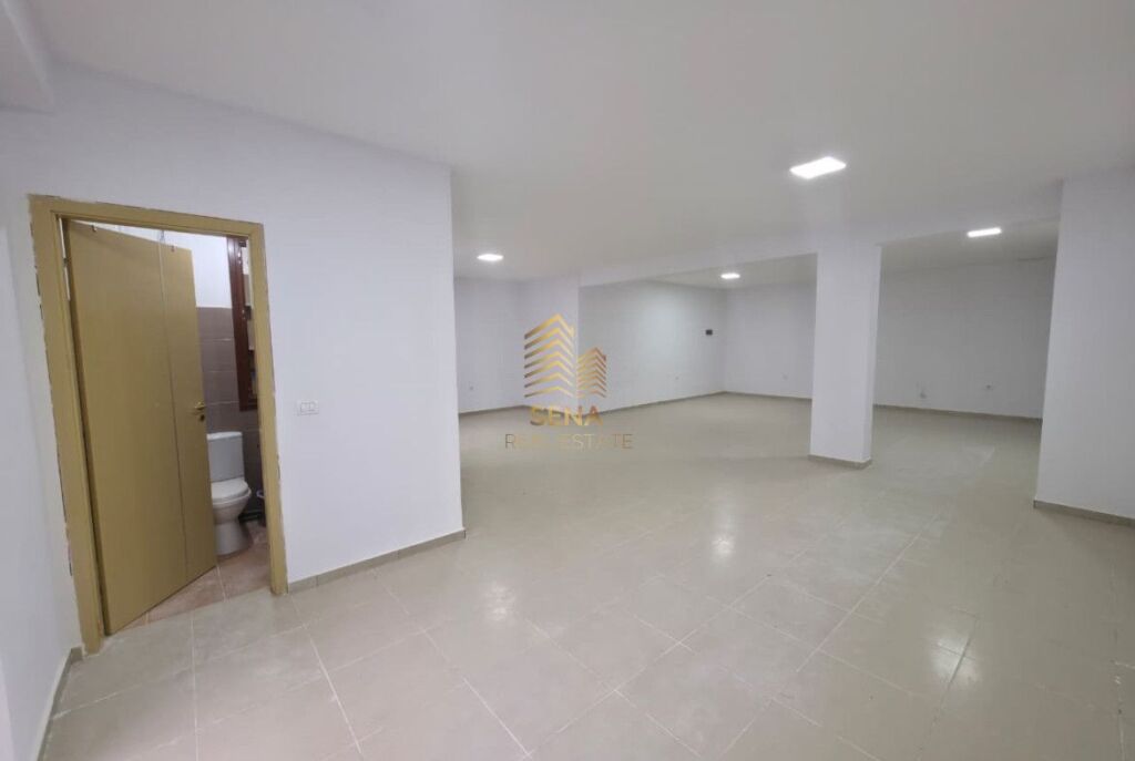 Rent, Business Space – Openspace, Dry Lake, 90,000 Leke