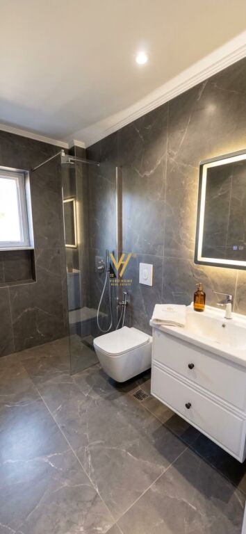 JEPET APARTAMENT 1+1 ME QIRA TE ALI DEMI 50.000 LEKE