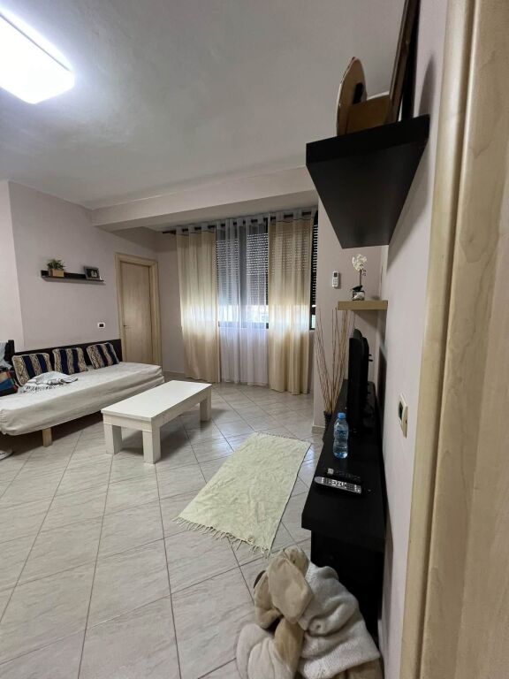 Apartament 2+1 me qera ne Bllok