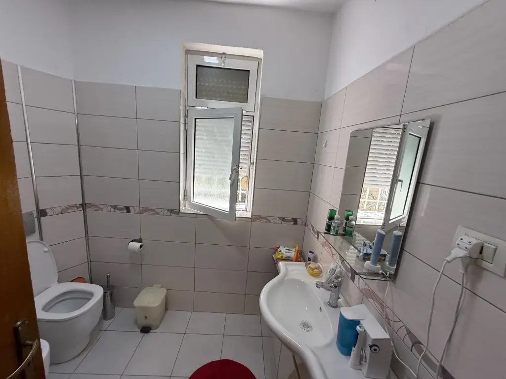 Jepet me qera apartament 1+1 te Vasil Shanto