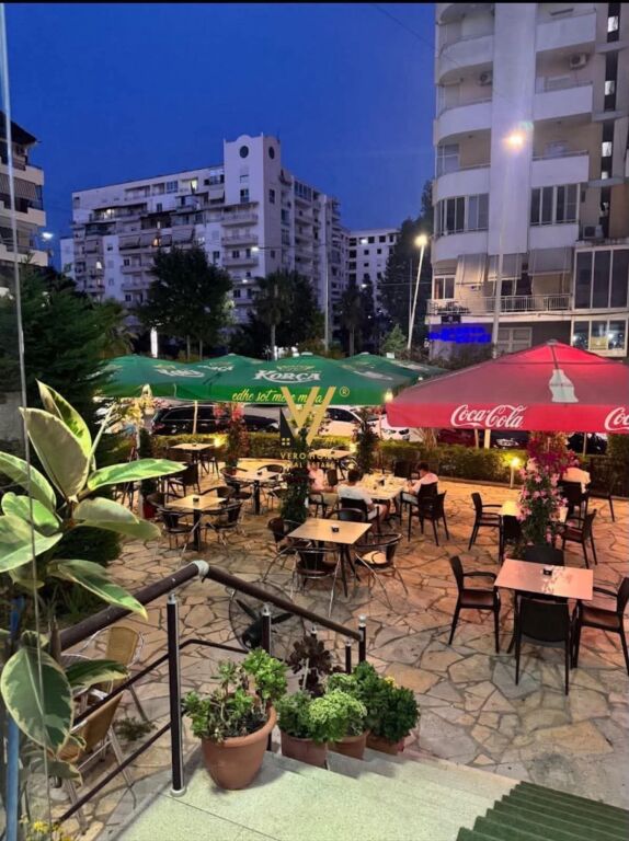 JEPET LOKAL 350 M2 ME QIRA TE RR. ILIRIA DURRES 200.000 LEKE