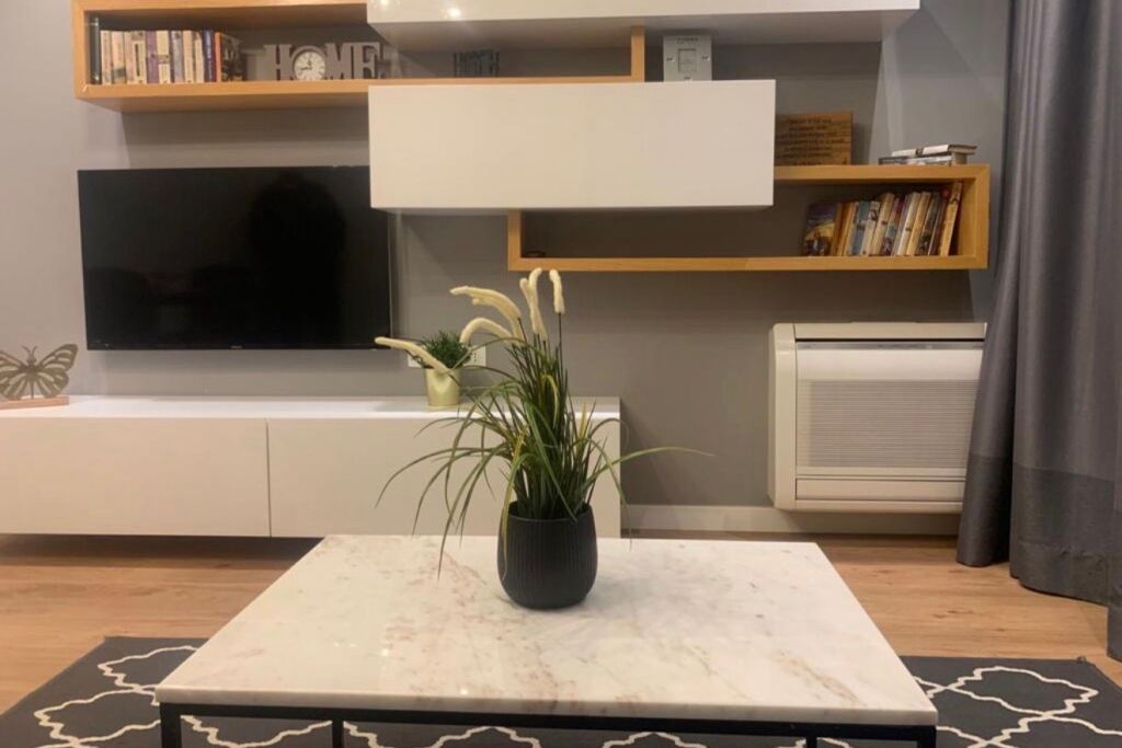 Rr. Frosina Plaku, jepet me qira apartament 2+1!