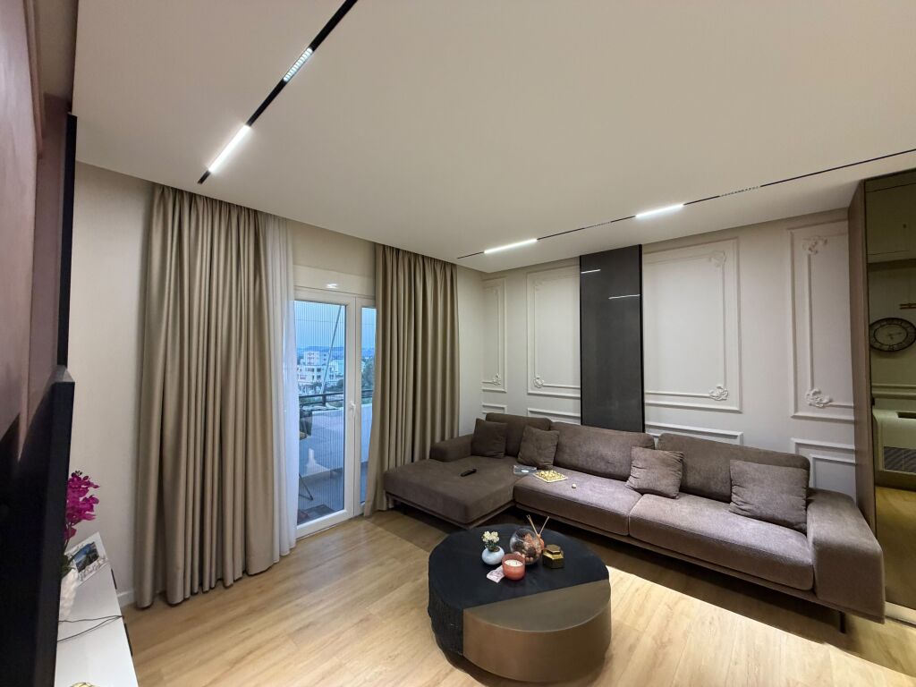 Shitet Apartament 2+1+2 + Garazhd ne Kavaje
