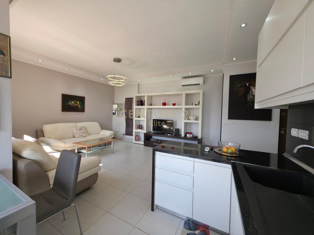 Apartament 2+1 + post parkimi me cmim ekstra me qira tek Tregu Elektrik!