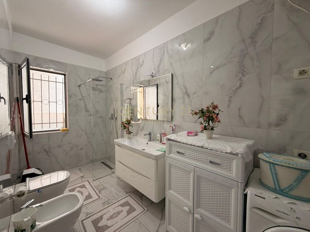Shesim apartament 3+1+3 prane Viles L, Astir! 229,508 €
