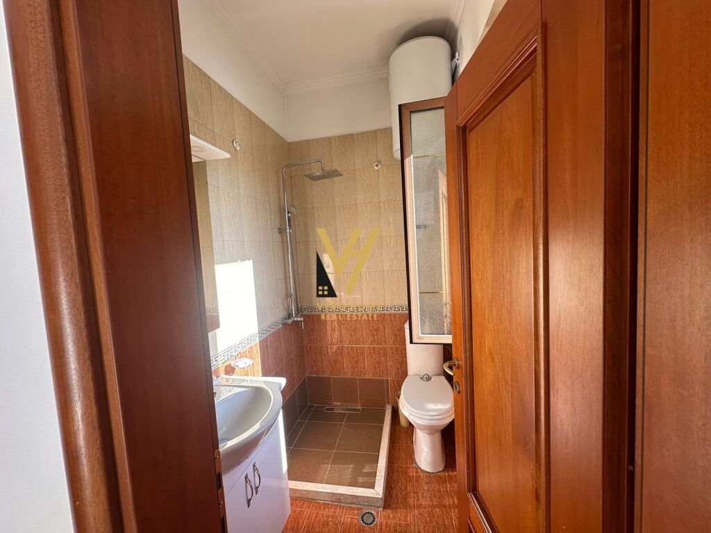 BUSINESS PREMISES 300 M2 FOR RENT IN DON BOSKO 200,000 LEKE