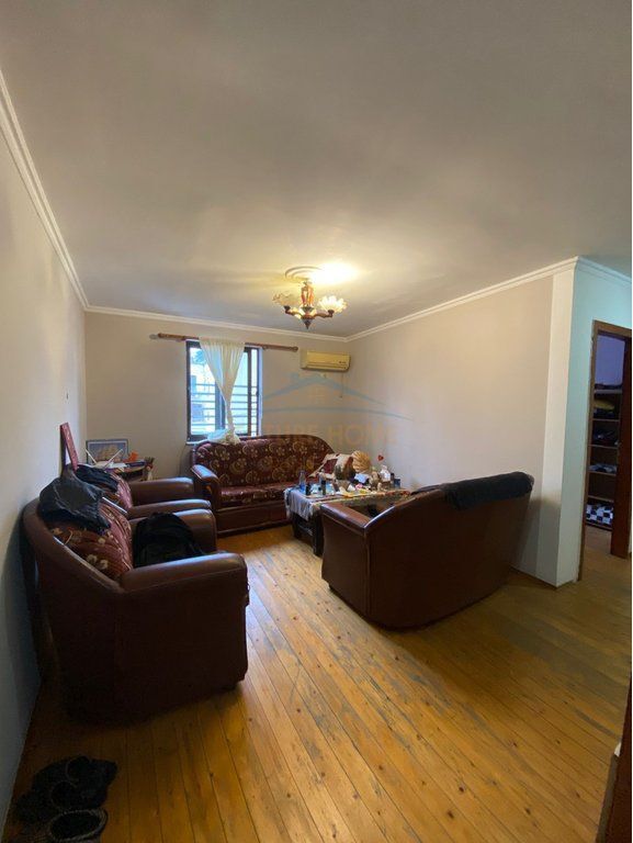 Shitet, Apartament 2+1 , Rruga e Barrikadave, Tirane