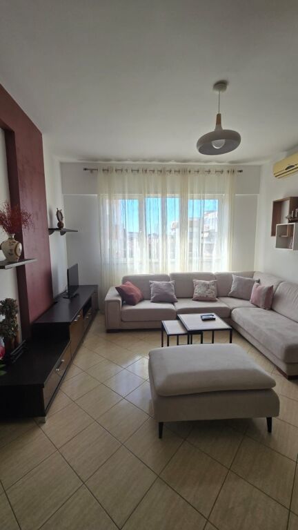 Jepet Me Qera Apartament 2+1+1 Ballkon