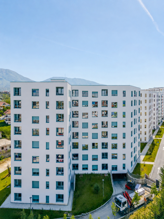 Appartamento 2+1 in Ali Dem, Residenza Kadiu Edificio 1 all'ingresso