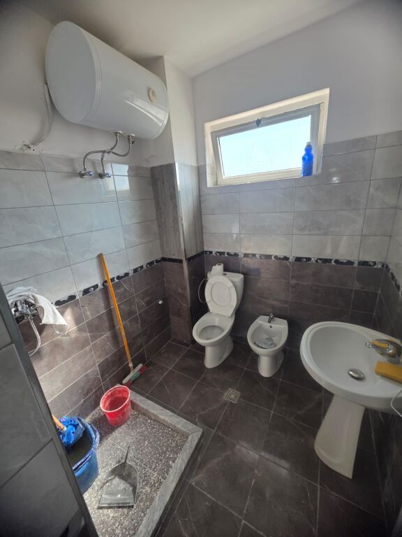 Shitet Apartament 2+1 nr Durres