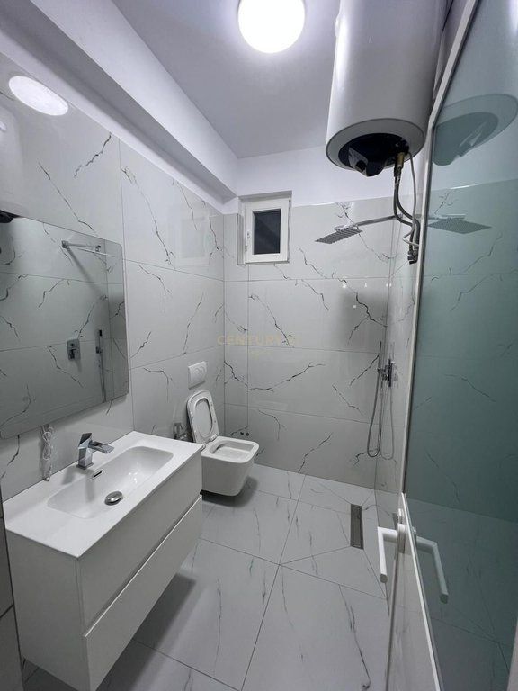 Jepet apartament 1+1 me qira ne nje kat Vile
