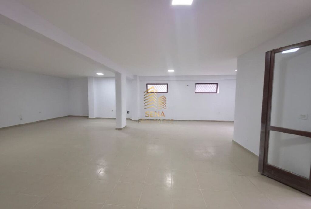 Rent, Business Space – Openspace, Dry Lake, 90,000 Leke