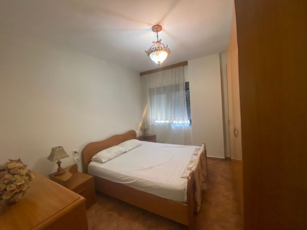 Apartament 2+1 per qera perballe me Shkollen E Bashkuar !