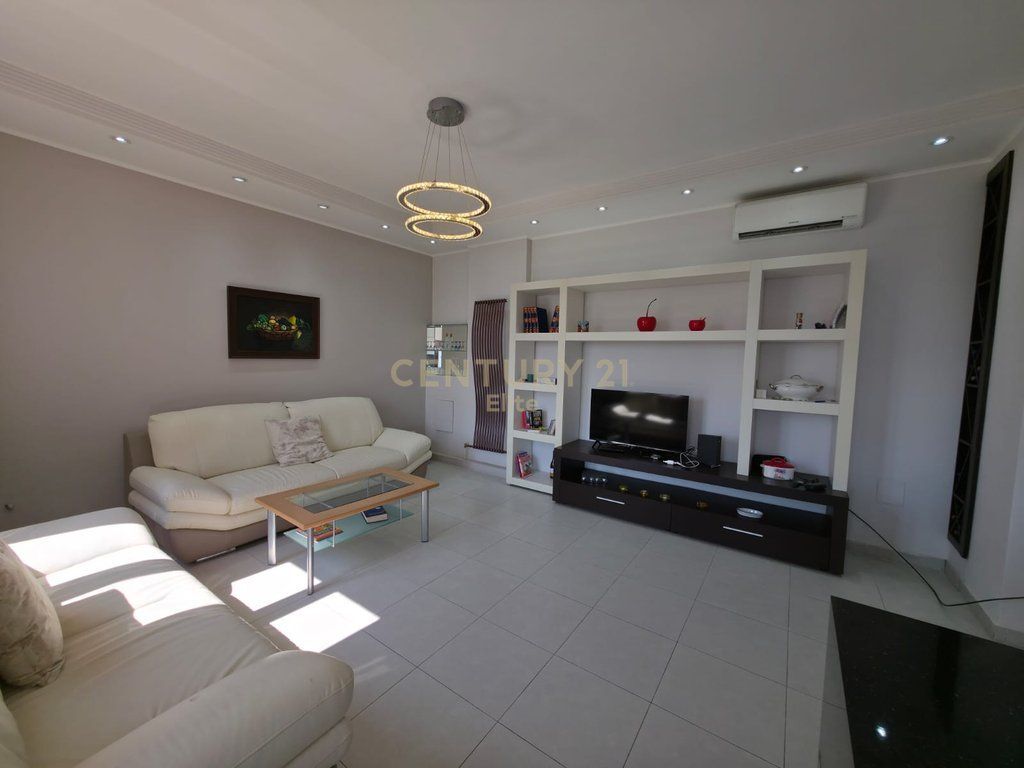 Apartament 2+1 + post parkimi me cmim ekstra me qira tek Tregu Elektrik!