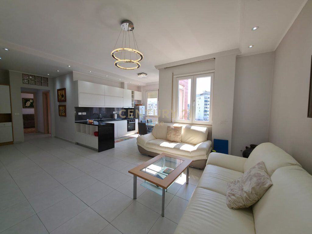 Apartament 2+1 + post parkimi me cmim ekstra me qira tek Tregu Elektrik!