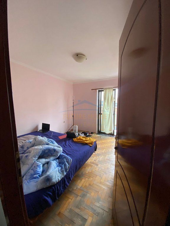 Shitet, Apartament 2+1 , Rruga e Barrikadave, Tirane