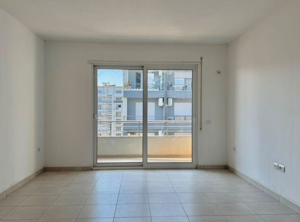 🏡 **SHITET APARTAMENT 1+1 – KINOSTUDIO, TIRANË**