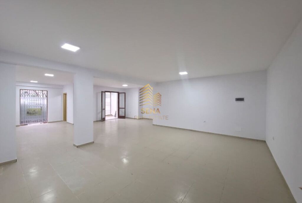 Rent, Business Space – Openspace, Dry Lake, 90,000 Leke