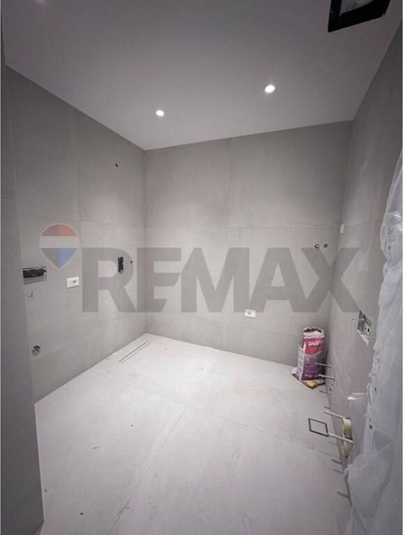 SHITET APARTAMENT 2+1+2 TEK LIQENI, PRANË RADISSON