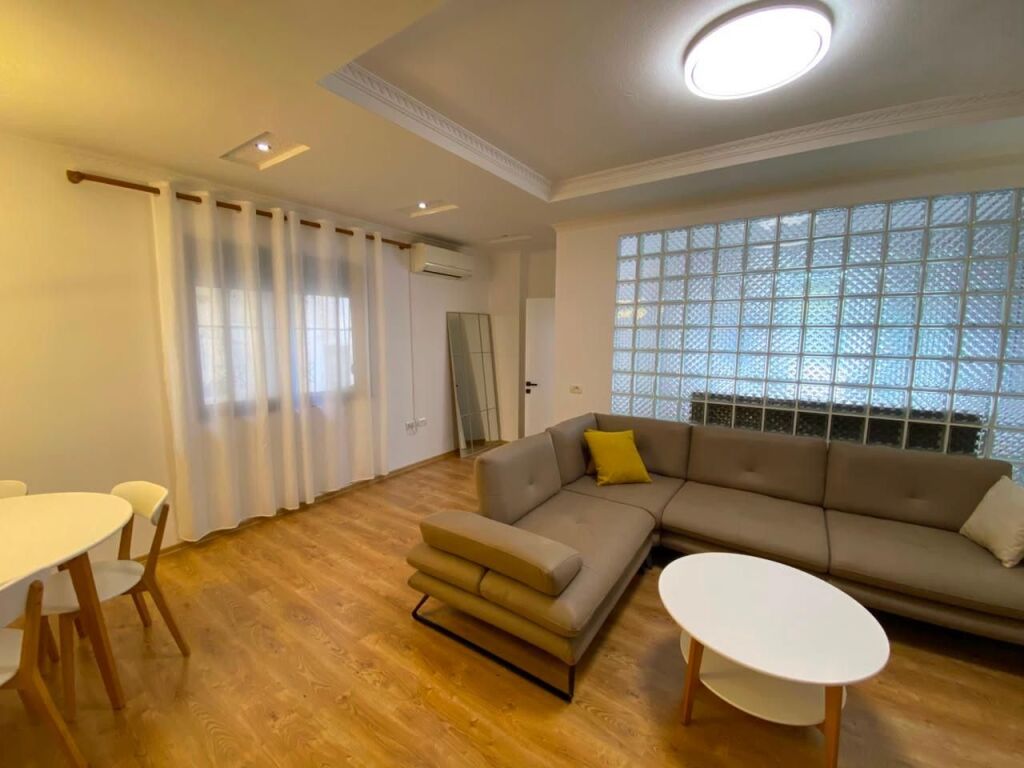 Shitet Apartament 1+1 Fresk