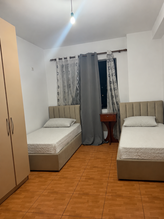 🏠 KËRKOHET NJË GOCE PËR NDARJE QIRAJE