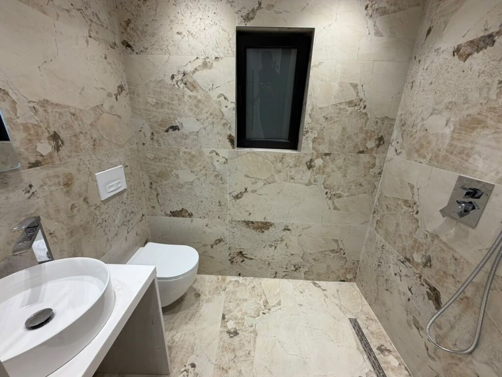 🏠 Shitet apartament 1+1 (garsoniere) 💶 Çmimi: 89,000 € 📍 Rruga “Mine Peza”, Tiranë